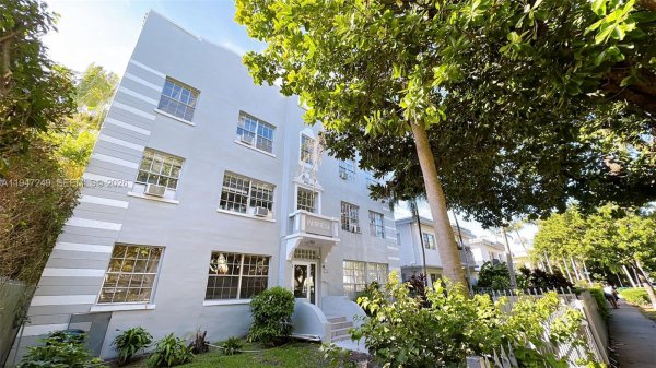 842 Meridian Ave #2C Miami Beach, FL 33139