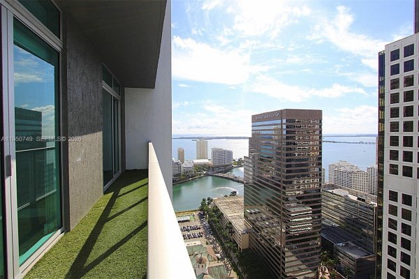 500 Brickell Ave #4110 Miami, FL 33131