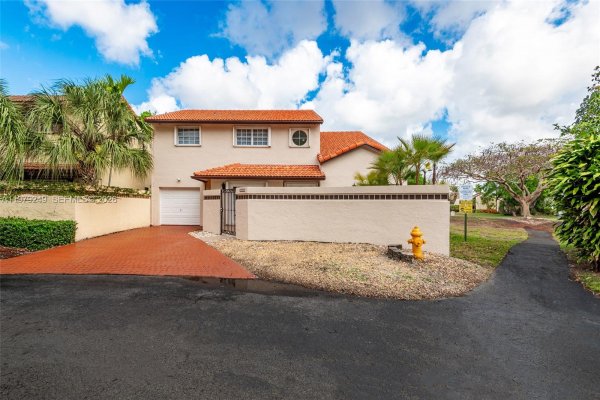 15025 SW 96th Ter Miami, FL 33196