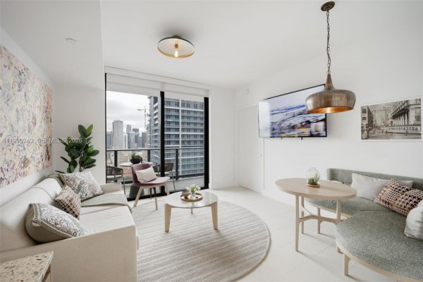 159 NE 6th St #2607 Miami, FL 33132