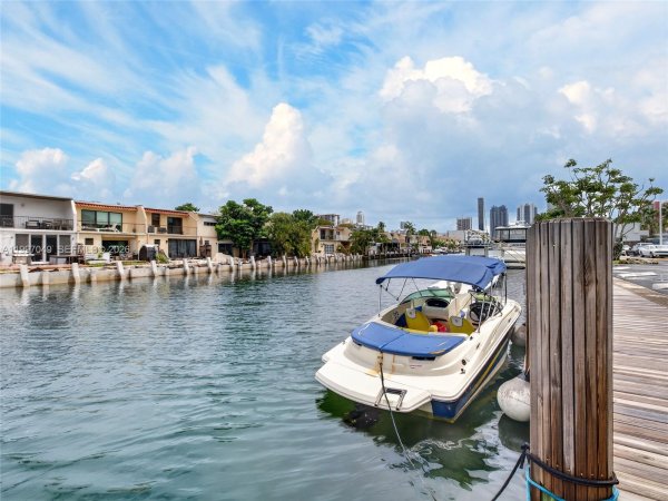 3703 NE 166th St #302 North Miami Beach, FL 33160