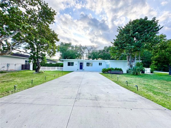 7800 SW 57th Ct South Miami, FL 33143