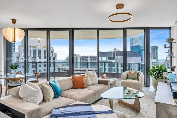 1000 Brickell Plz #4601 Miami, FL 33131