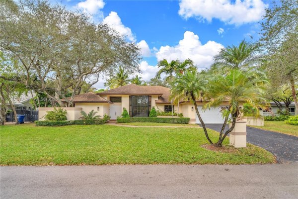 10330 SW 58th Ct #. Pinecrest, FL 33156