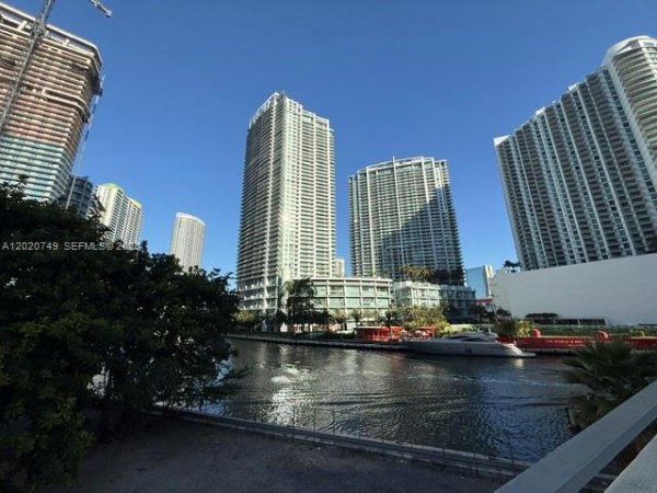 92 SW 3rd St #1804 Miami, FL 33130