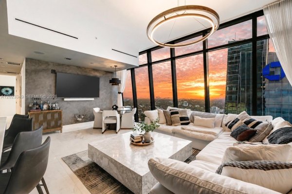 1451 Brickell Ave #4304 Miami, FL 33131