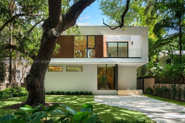 3579 Avocado Ave Miami, FL 33133
