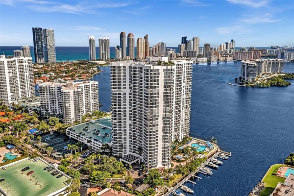 3530 Mystic Pointe Dr #411 Aventura, FL 33180