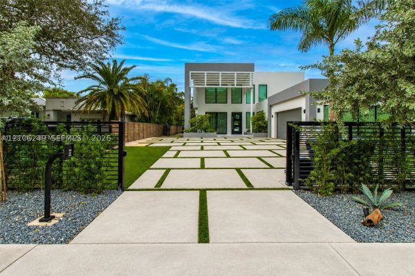 7630 SW 58th Ave South Miami, FL 33143