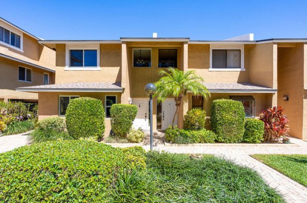 3409 SE 8th #6 Pompano Beach, FL 33062