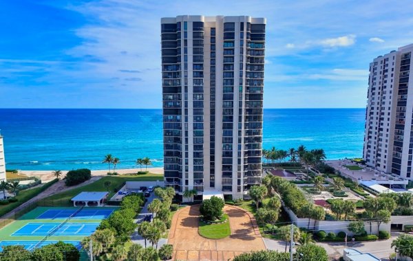 5380 N Ocean #12J Riviera Beach, FL 33404