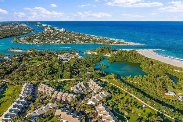 2604 Fairway Dr Jupiter, FL 33477