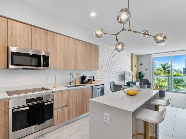 3900 Biscayne Blvd #S-304 Miami, FL 33137