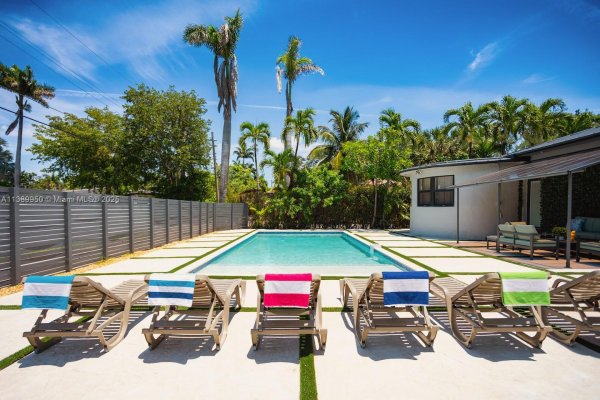 801 Harrison St Hollywood, FL 33019