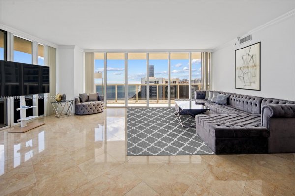 1830 S Ocean Dr #2202 Hallandale Beach, FL 33009