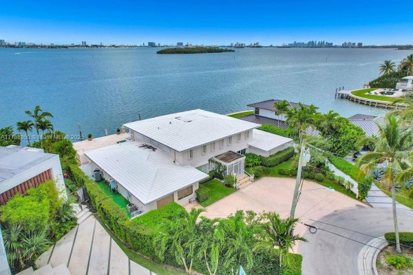 1990 NE 119th Rd North Miami, FL 33181 1990 NE 119th Rd North Miami, FL 33181