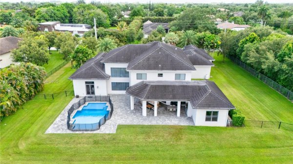 11901 NW 12th St Plantation, FL 33323