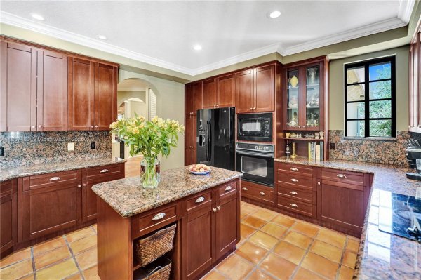 Undisclosed Address Weston, FL 33326