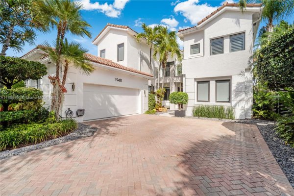 19411 NE 17th Ave Miami, FL 33179