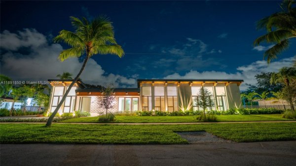 6716 San Vicente St Coral Gables, FL 33146
