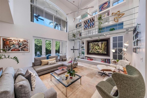 3965 194th Ln Sunny Isles Beach, FL 33160