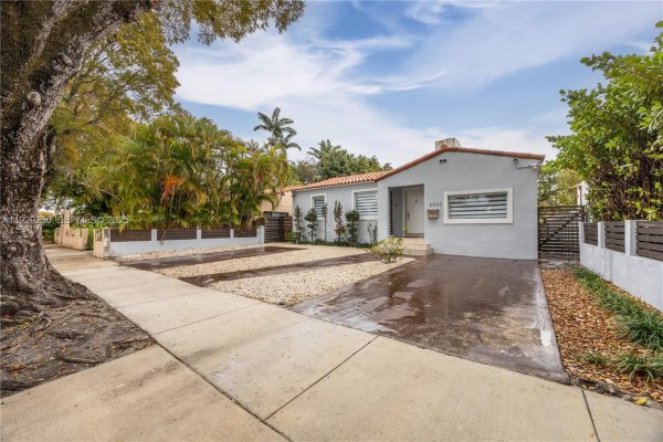 2520 SW 13th St Miami, FL 33145