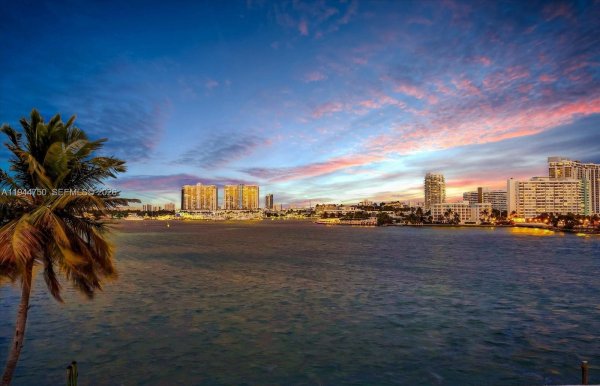 333 E Rivo Alto Dr Miami Beach, FL 33139