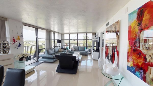 800 Parkview Dr #709 Hallandale Beach, FL 33009