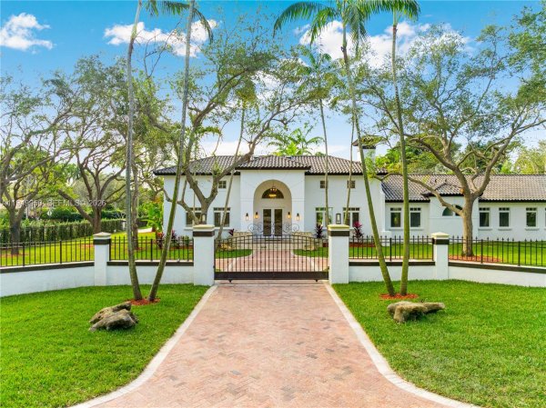 6200 SW 130th Ter Pinecrest, FL 33156