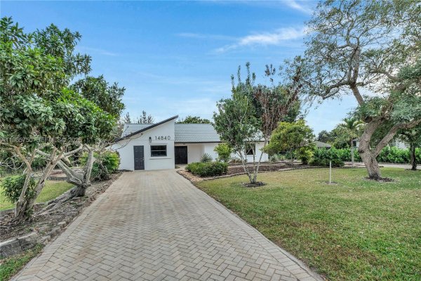 14840 SW 21st St Davie, FL 33326