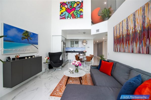 41 SE 5th St #2109 Miami, FL 33131