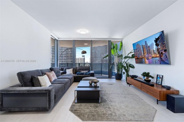 1000 Brickell Plz #2812 Miami, FL 33131