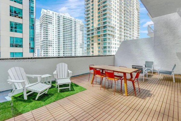 1200 Brickell Bay Dr #1404 Miami, FL 33131