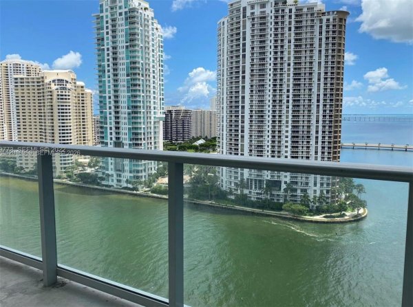 300 S Biscayne Blvd #T-1606 Miami, FL 33131