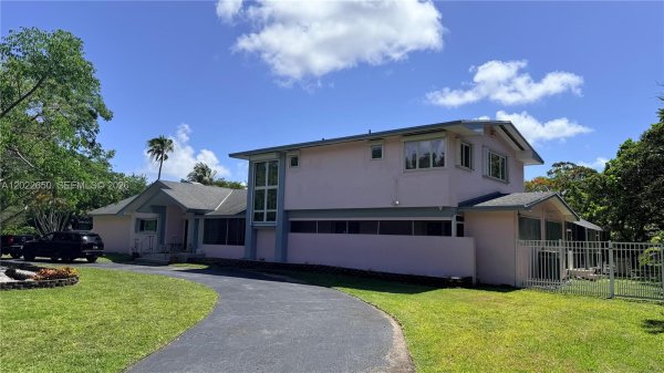 11651 SW 64th Ave Pinecrest, FL 33156