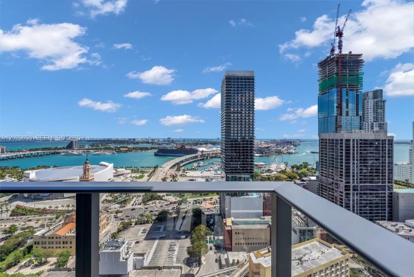 121 NE 5th St #3401 Miami, FL 33132