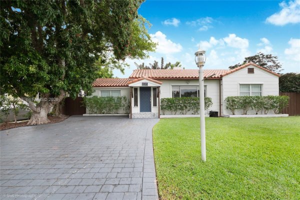4345 SW 13th St Miami, FL 33134