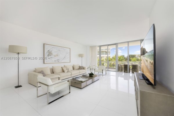 801 S Pointe Dr #301 Miami Beach, FL 33139