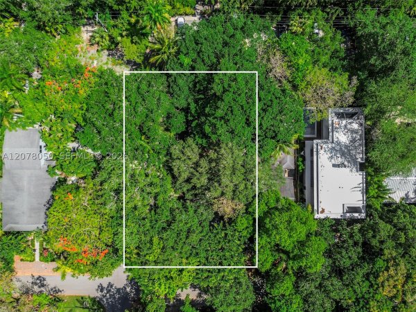 3595 Avocado Ave Miami, FL 33133
