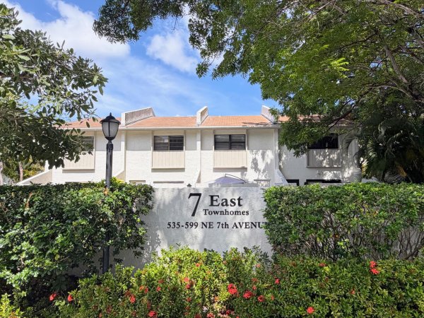 575 NE 7th #4b Fort Lauderdale, FL 33301