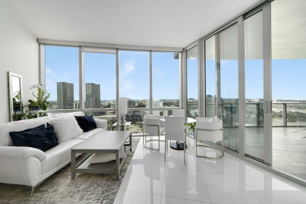 851 NE 1st #2410 Miami, FL 33132