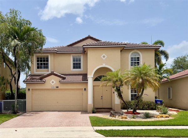 1423 SW 158th Ave Pembroke Pines, FL 33027