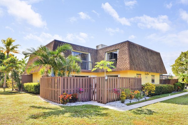 110 N Delaware Blvd #16d Jupiter, FL 33458