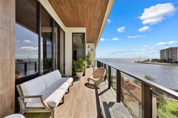 3581 E Glencoe St #605 Coconut Grove, FL 33133