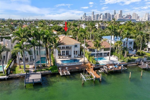 305 N Hibiscus Dr Miami Beach, FL 33139