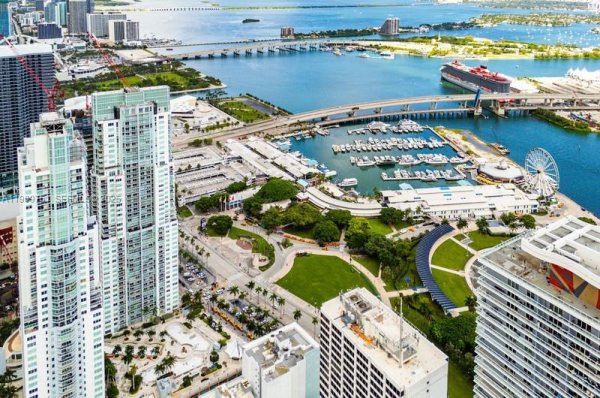 253 NE 2nd St #219 Miami, FL 33132