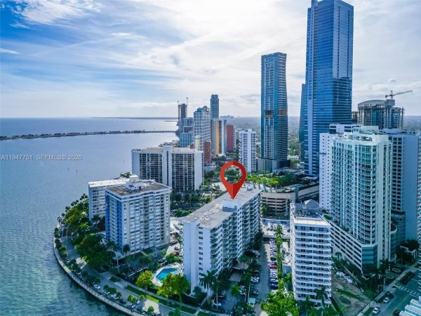 1408 Brickell Bay Dr #1206 Miami, FL 33131