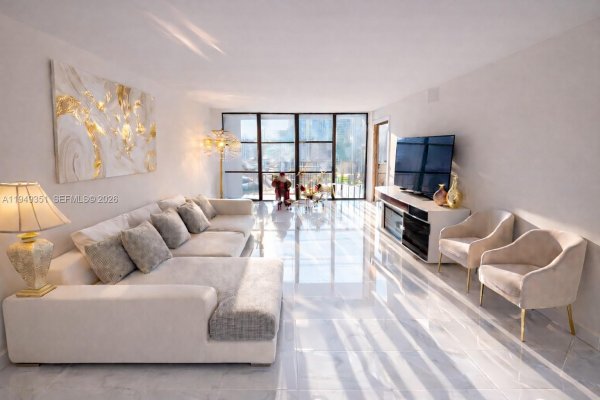 800 Parkview Dr #928 Hallandale Beach, FL 33009