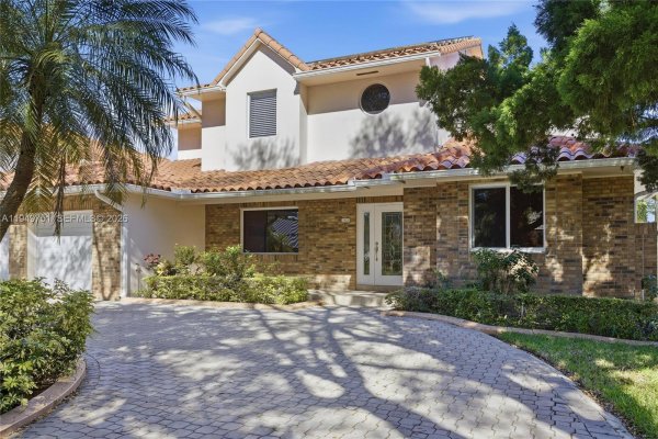 7935 NW 162nd St Miami Lakes, FL 33016