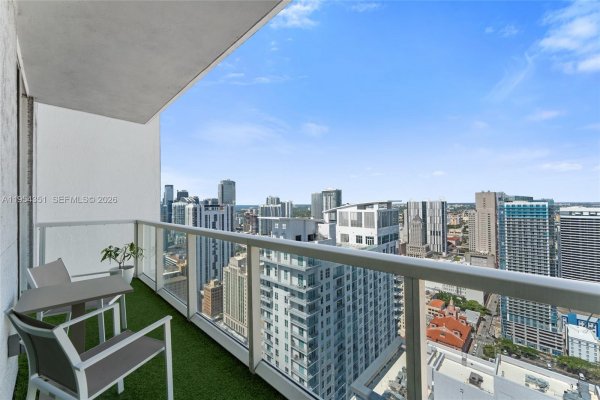253 NE 2nd St #4304 Miami, FL 33132
